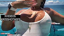 Kriss Hotwife Com Bikini Totalmente Transparente Mostrando Os Peitos Na Piscina Cheia De Gente Ao Redor
